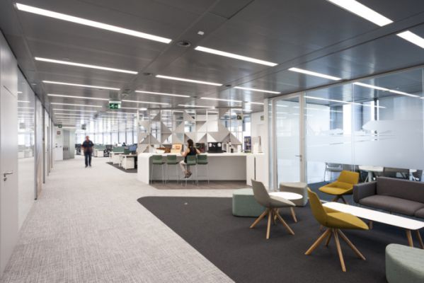 辦公室裝修時現(xiàn)場勘查很重要