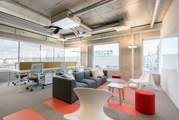 辦公室裝修風(fēng)格要與時(shí)代相結(jié)合