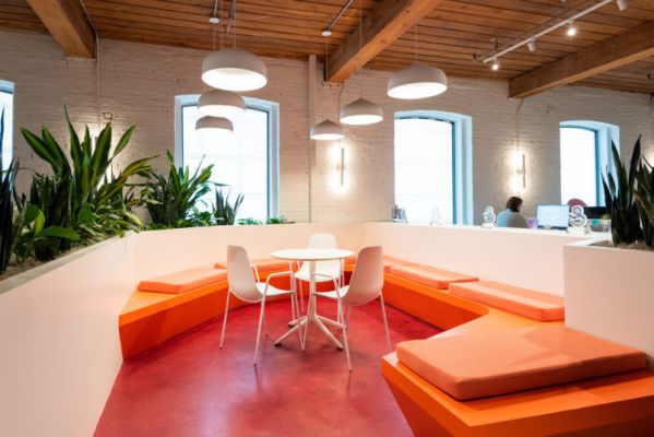 辦公室設(shè)計怎樣進行能夠滿足年輕人的需求