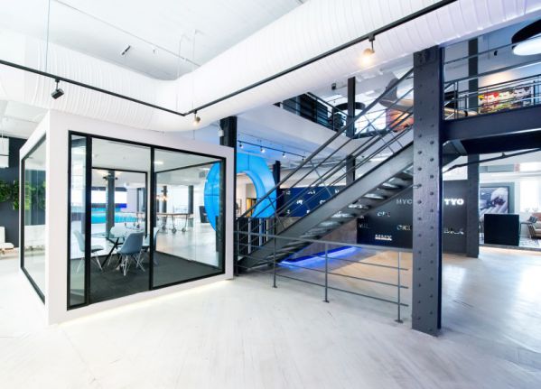 辦公室裝修設計是公司的關(guān)鍵載體,優(yōu)良的辦公環(huán)境能為公司產(chǎn)生更大盈利